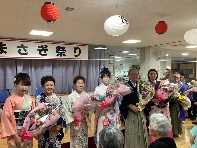 二代目浅野梅若様を始め9名様がご来園、ご披露頂きました。